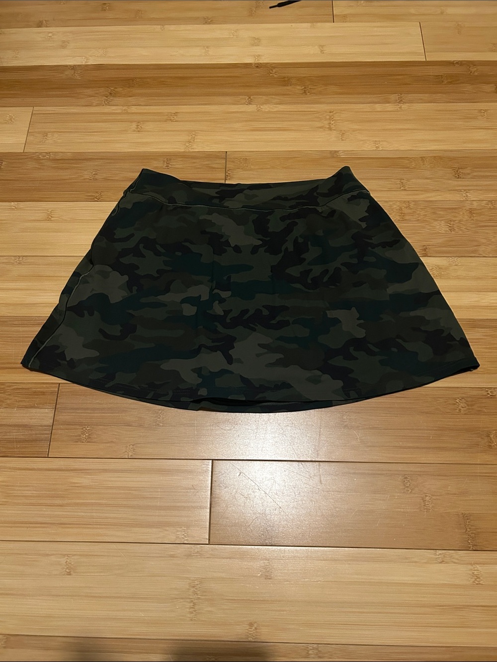💚🖤 NWT Aerie camo skort